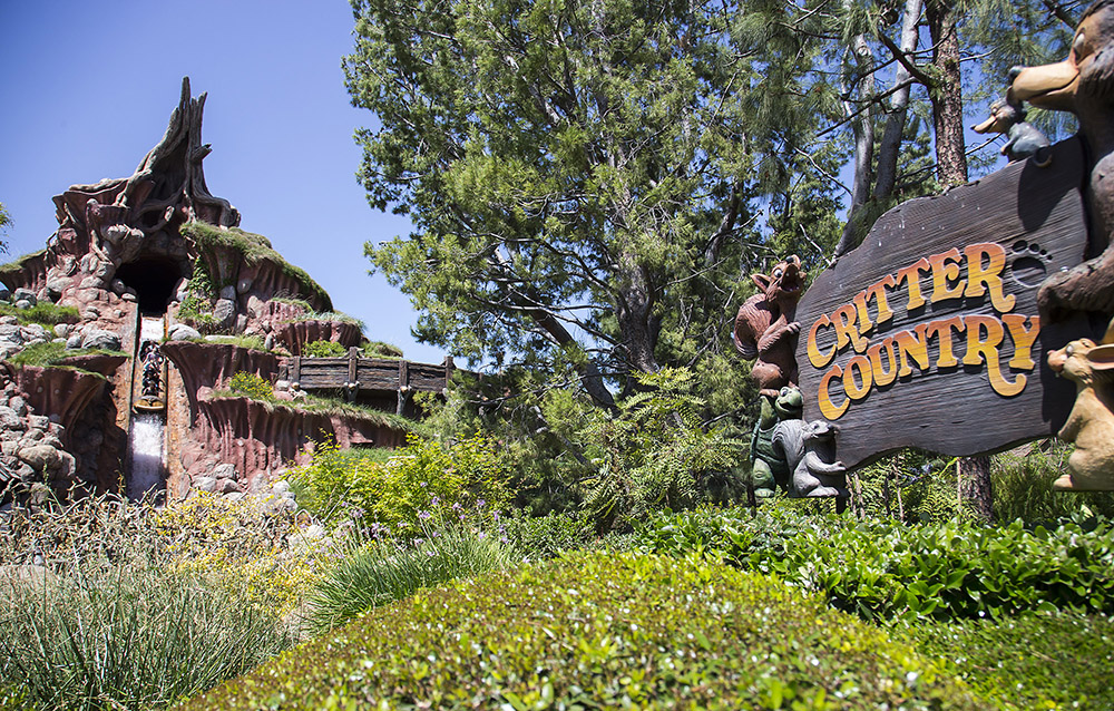 ANAHEIM (CBSLA) — Disney fans are petitioning to re-theme the classic Splash Mountain log ride at both Disneyland and Walt Disney World, removing th