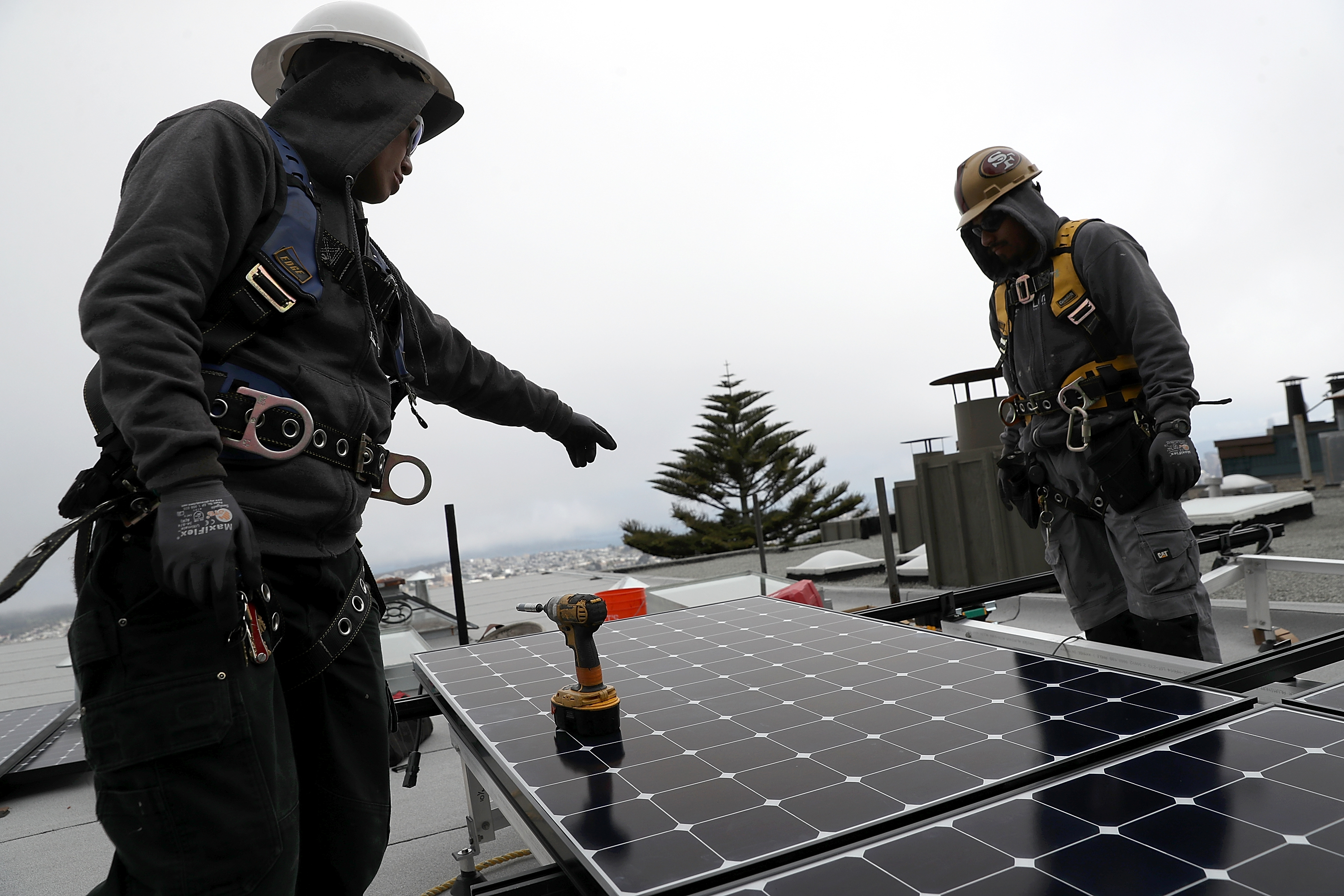 Tesla Offers California Homeowners Solar Panel Rentals Cbs Los