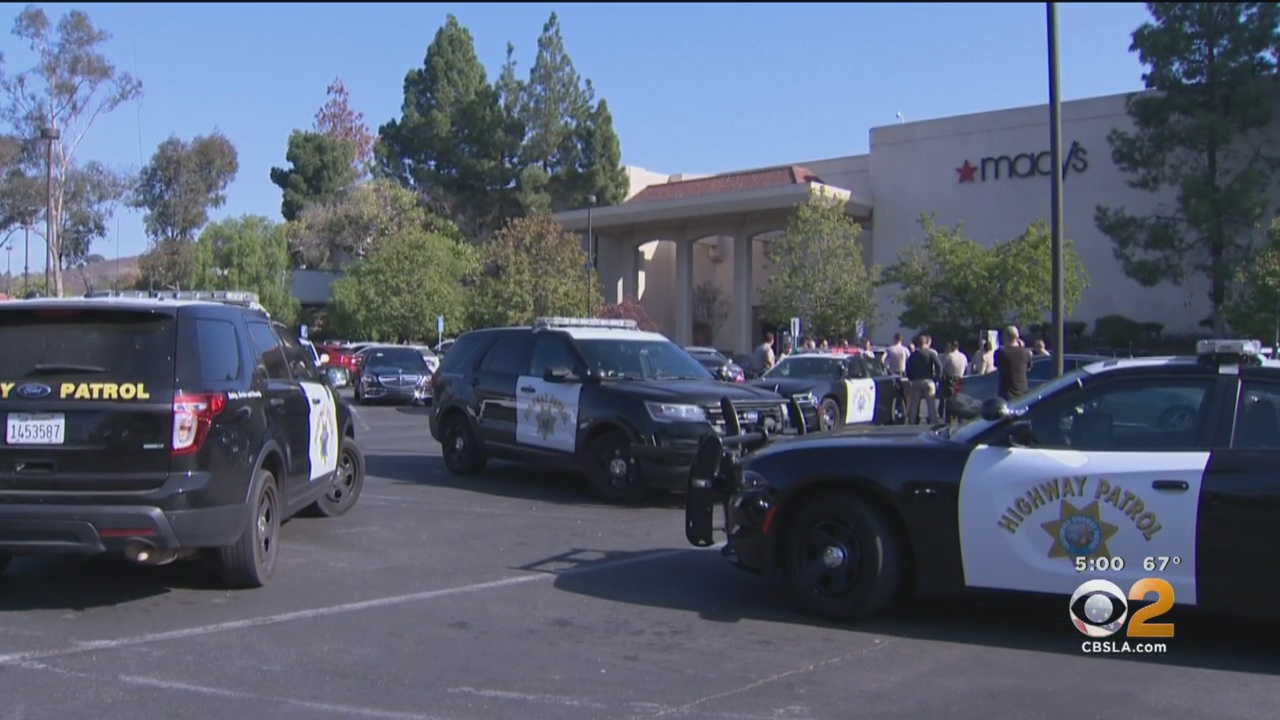 Pursuit Ends With Suspects Entering Thousand Oaks Mall, Changing Clothes, And Escaping
