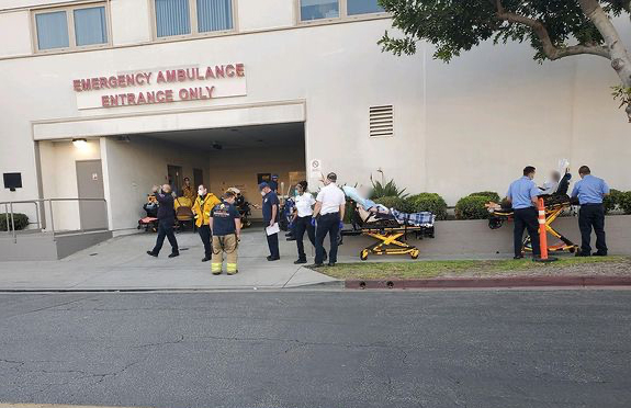 Patients in emergency room waiting long lines outside hospitals after Orange County suspends ambulance diversion – CBS Los Angeles