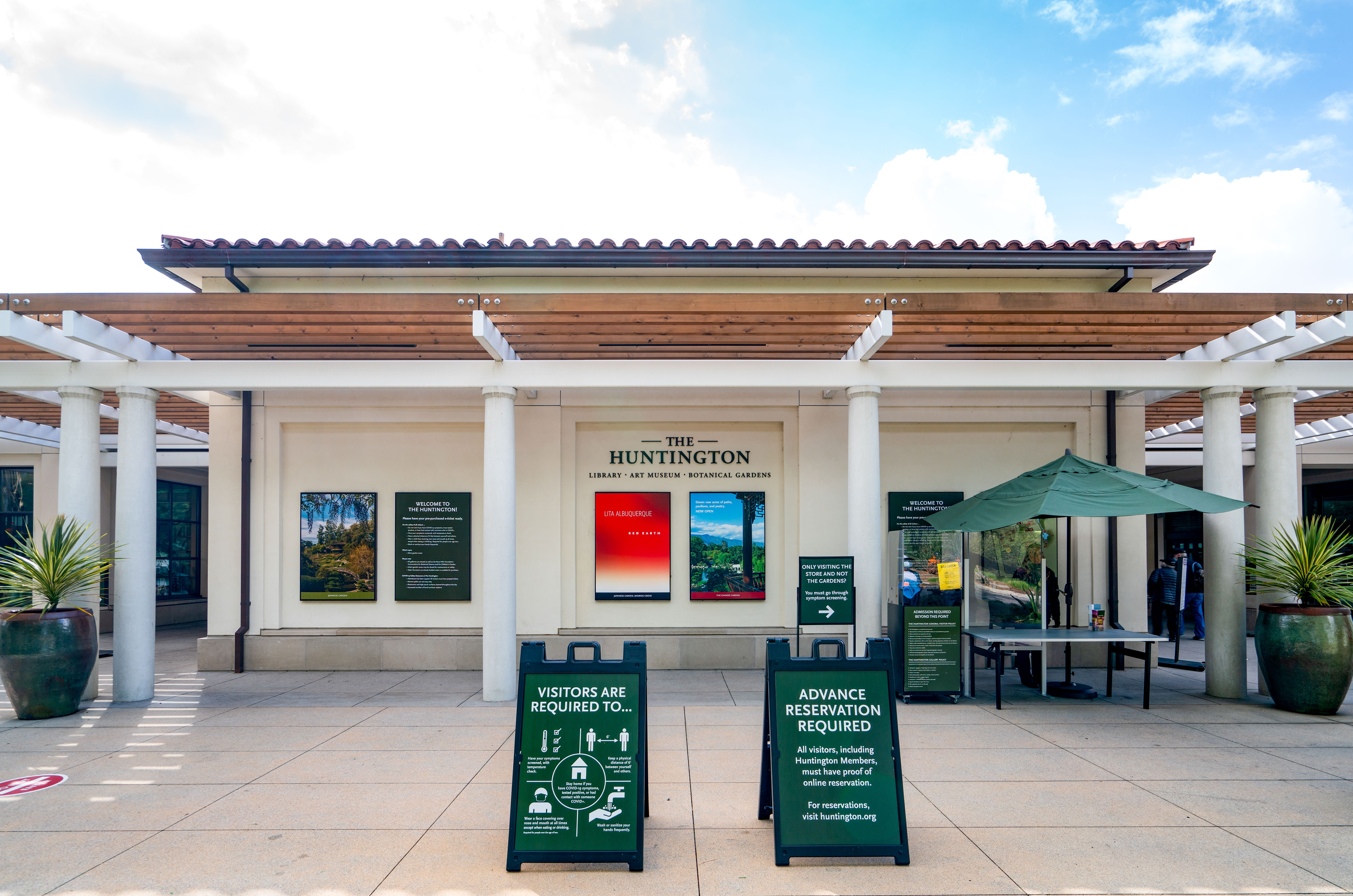 La Biblioteca di Huntington è stata riaperta per la prima volta in più di un anno – CBS Los Angeles