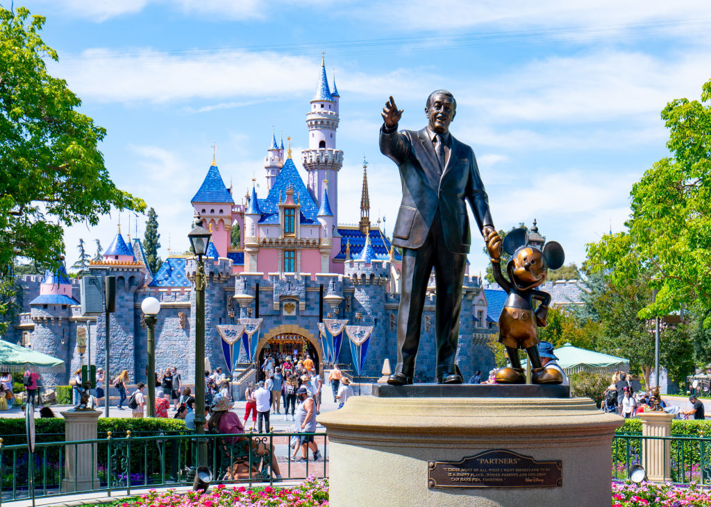 Comorama verdiepen Verbeelding California Residents Can Get Into Disneyland For As Little As $83 A Day  This Summer – CBS Los Angeles