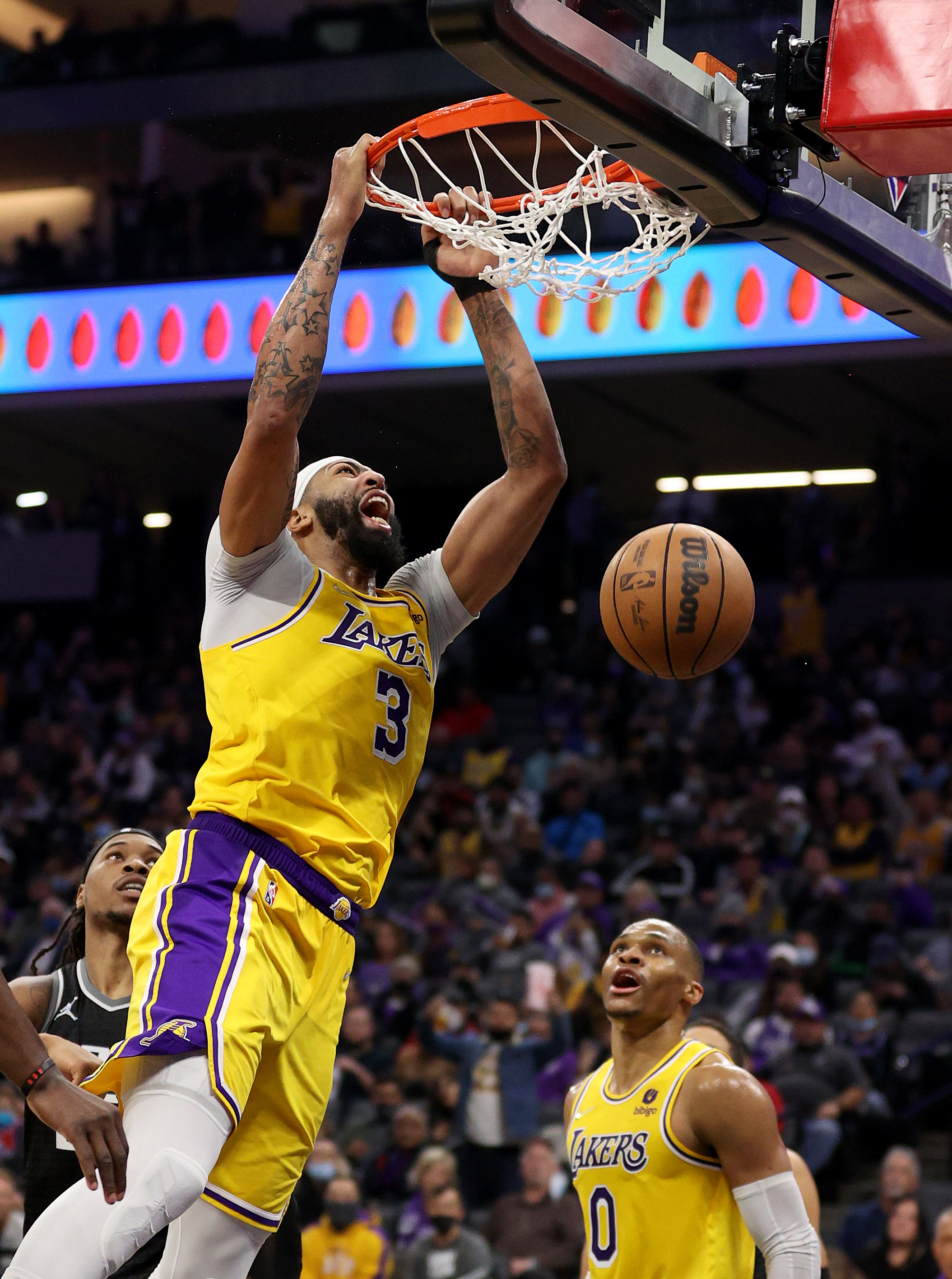 No LeBron? No Problem: Despite Slow Start, Lakers Beat Kings, 117-92
