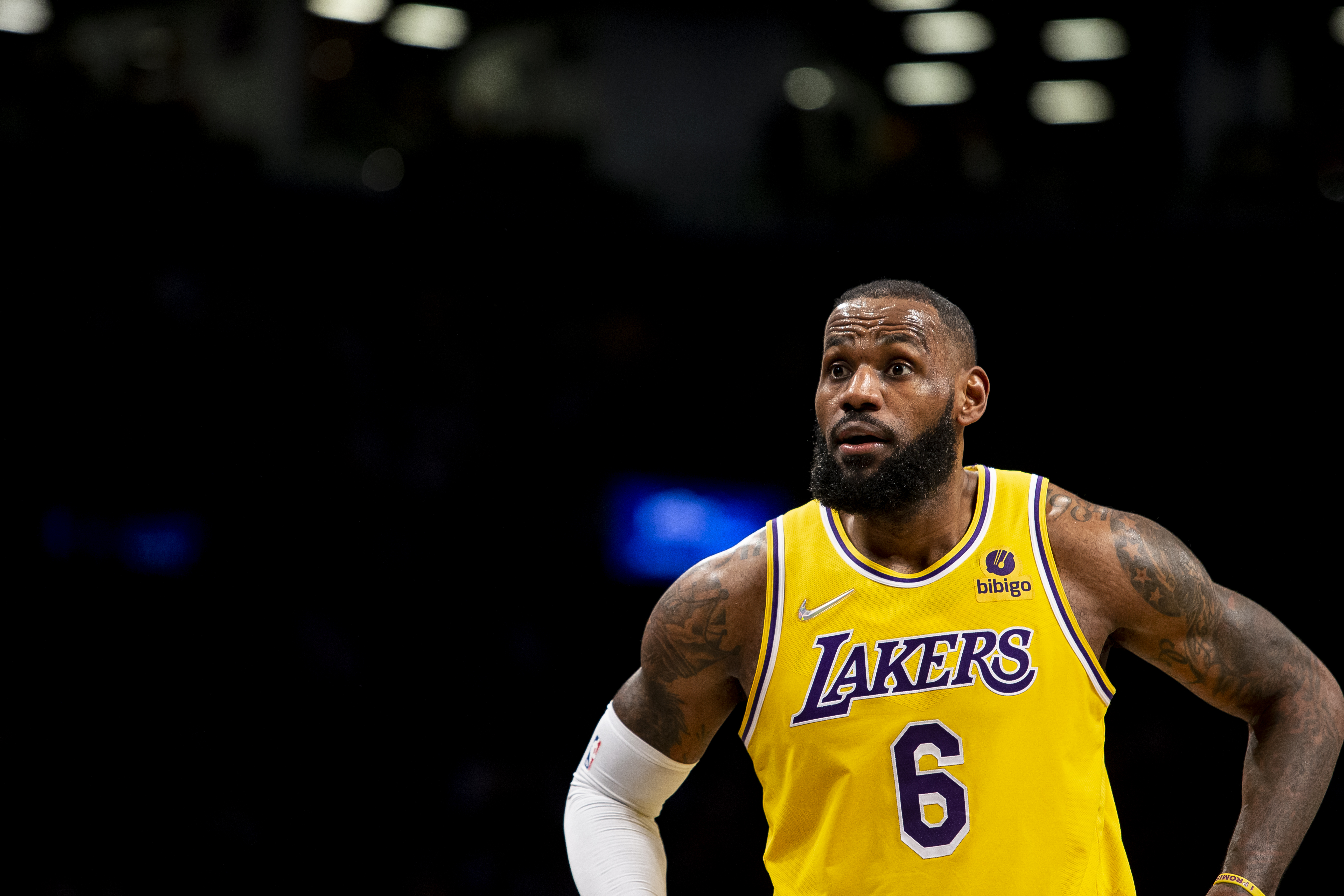 James Has 33, Lakers Beat Nets 106-96 In Davis’ Return